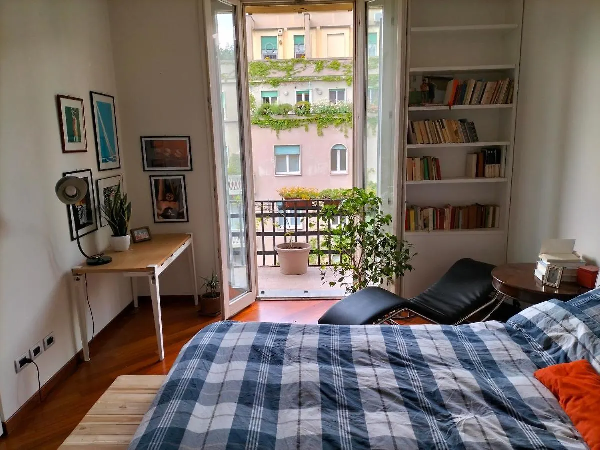 Stanza Nr 4 In Appartamento Incantevole In Zona Solari Milan 0*,  Italy