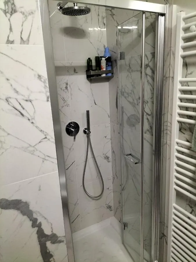 Stanza Nr 4 In Appartamento Incantevole In Zona Solari Milan Italy