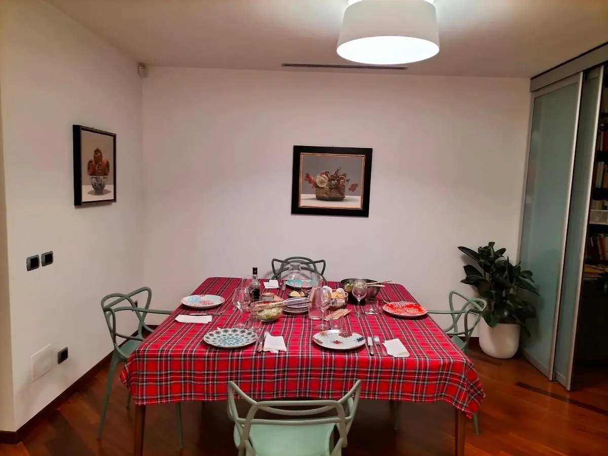 Stanza Nr 4 In Appartamento Incantevole In Zona Solari Milan