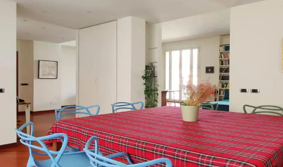 Guest house Stanza Nr 4 In Appartamento Incantevole In Zona Solari Milan