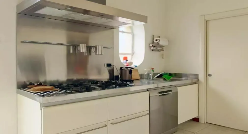Stanza Nr 4 In Appartamento Incantevole In Zona Solari Milan