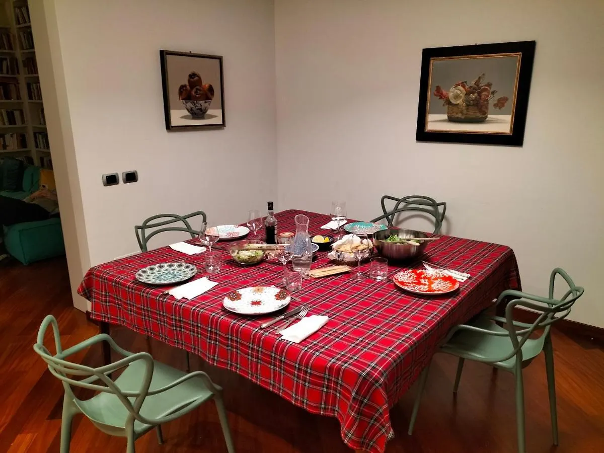 Guest house Stanza Nr 4 In Appartamento Incantevole In Zona Solari Milan Italy
